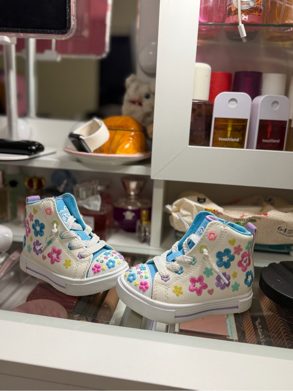 Kids Floral High-Top Sneakers by - White with Multicolor Flowers